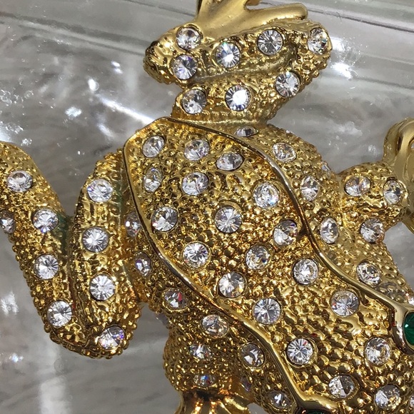 Vintage large rhinestone encrusted gold frog pin brooch - Picture 3 of 11